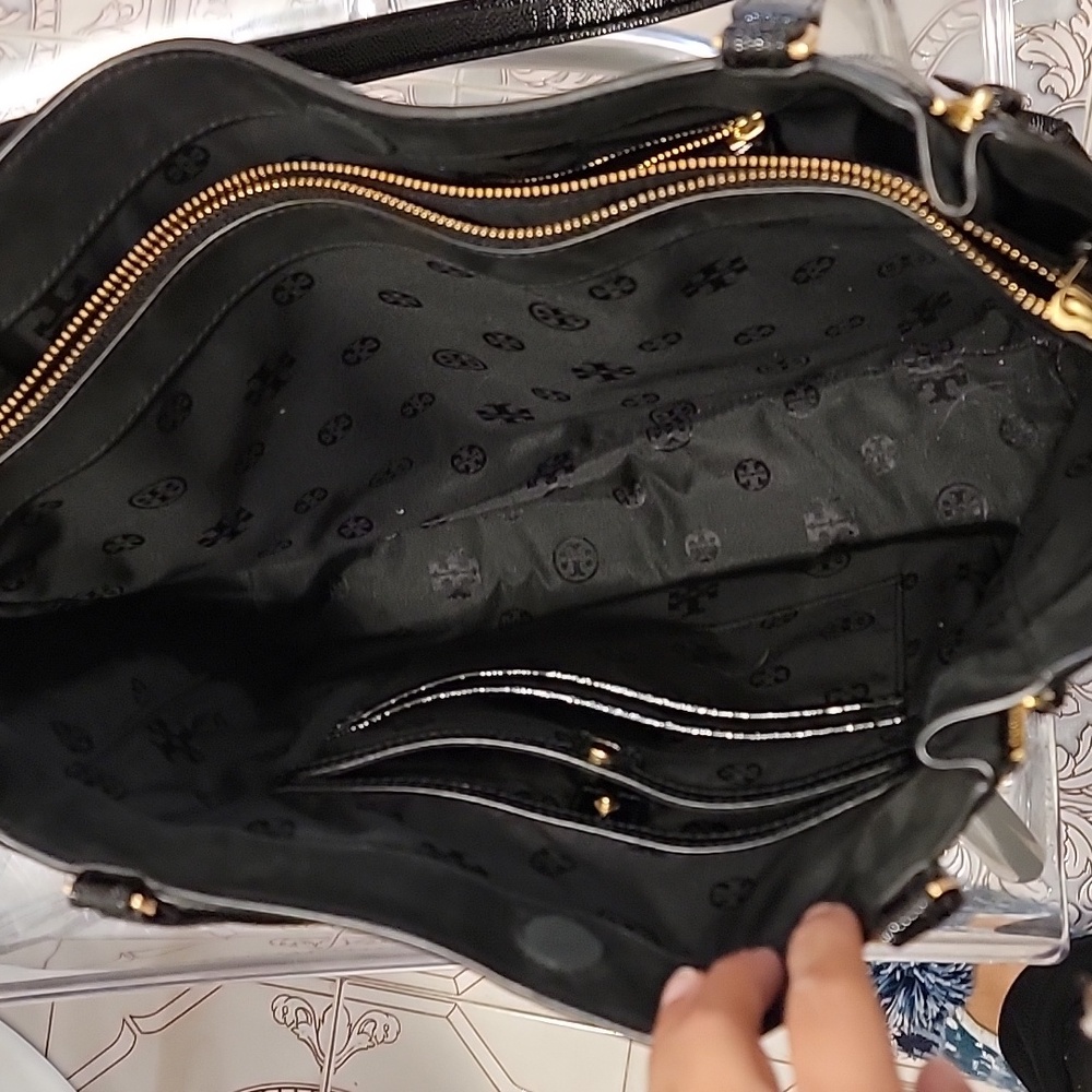 Tory Burch patent leather bag - Picture 3 of 5